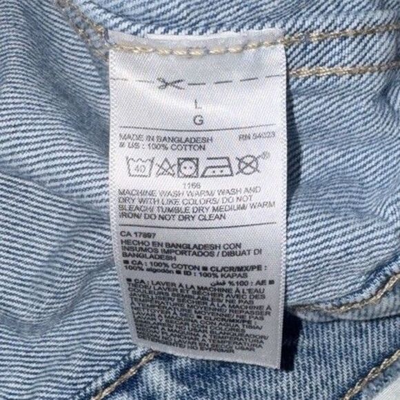 Old Navy Women's Jean Jacket Size Large Light Blue Denim Pockets Long Sleeves - Picture 8 of 9